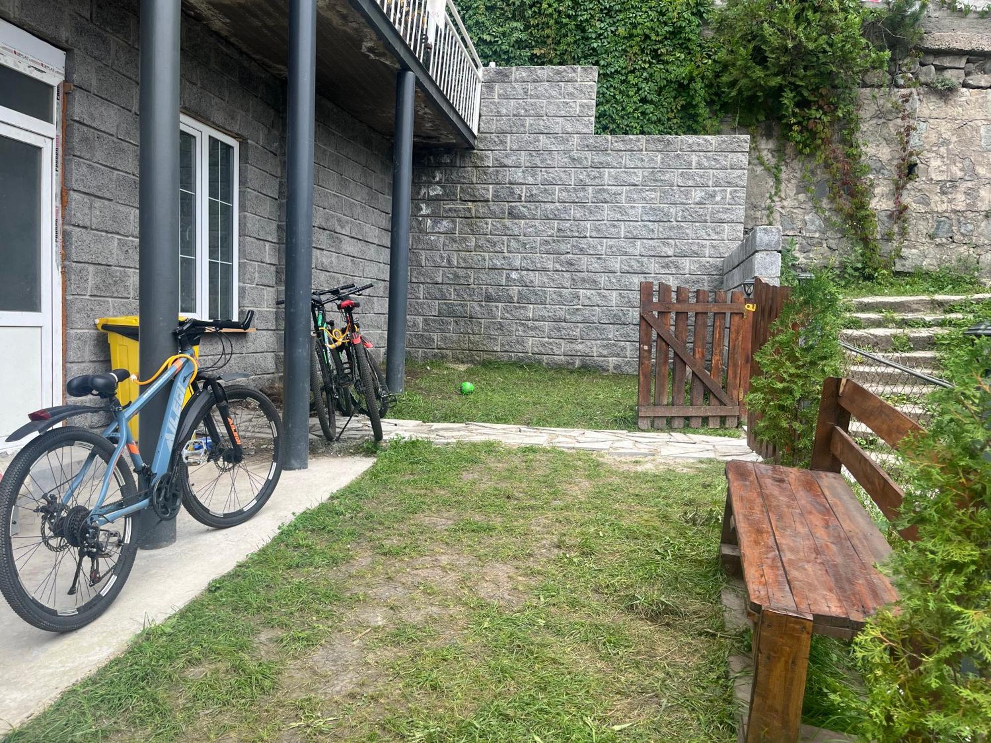 Hostel La Casa Dilisan Kültér fotó